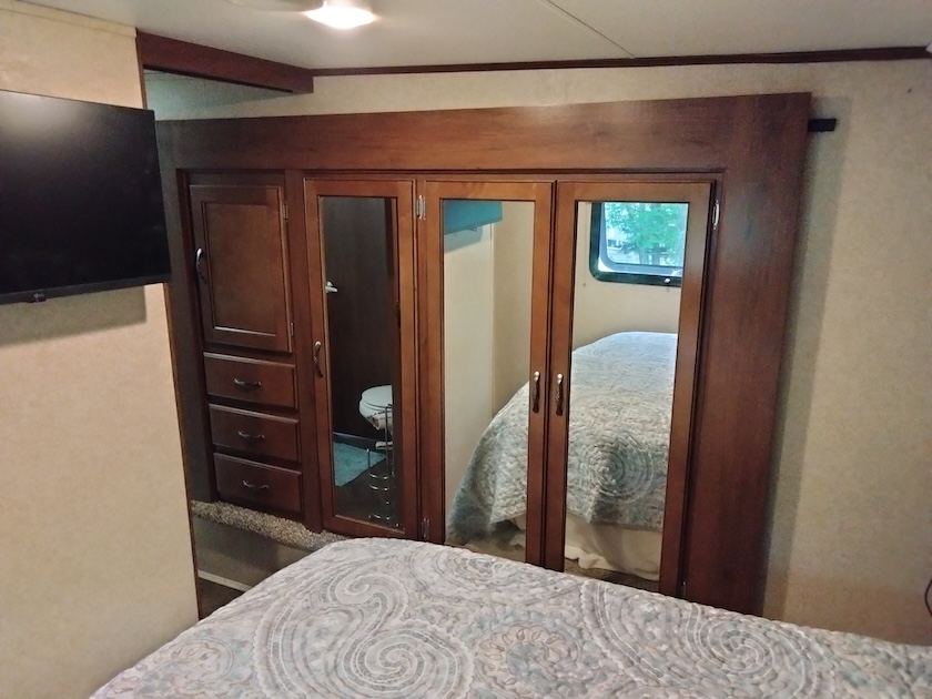 1821mbrcloset.jpg